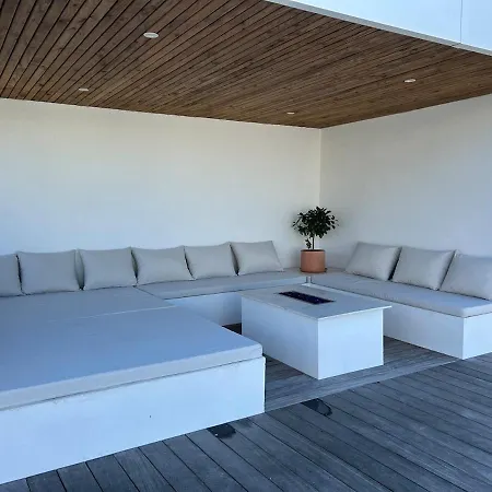 Luxurious Architect-designed With Pool *