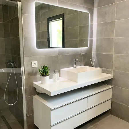 Villa Luxurious Architect-designed With Pool *