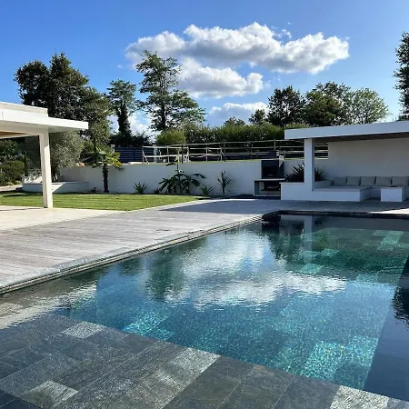 Luxurious Architect-designed With Pool Villa *