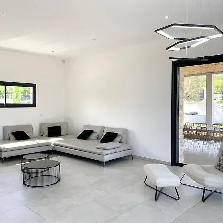 Villa Luxurious Architect-designed With Pool