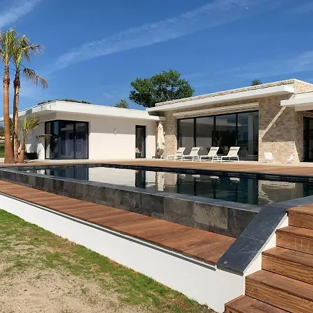 Luxurious Architect-designed With Pool Villa