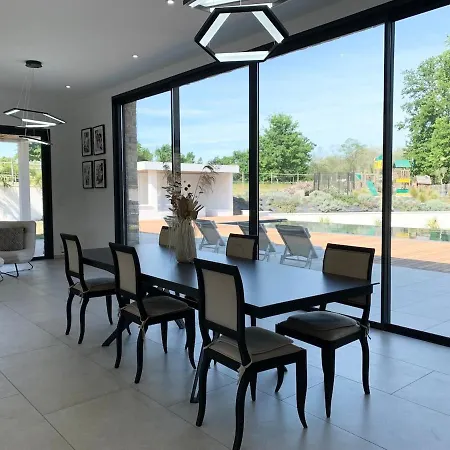 Luxurious Architect-designed With Pool Villa *