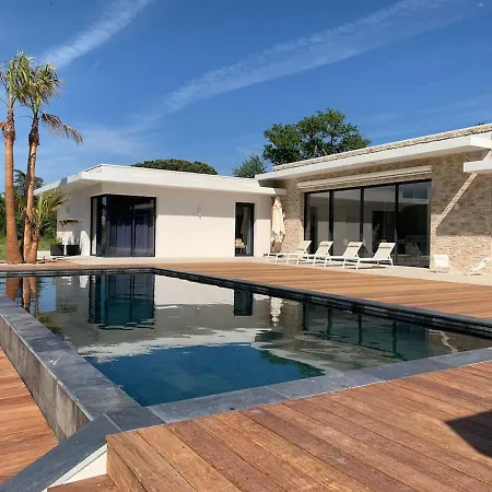 Luxurious Architect-designed With Pool *