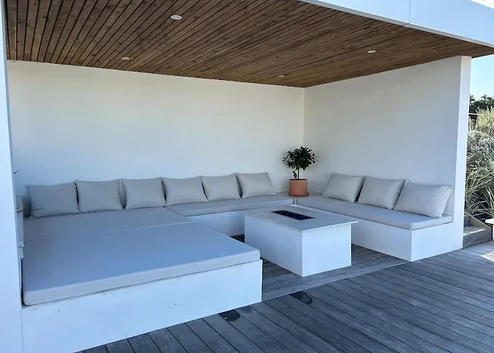 Luxurious Architect-designed With Pool *