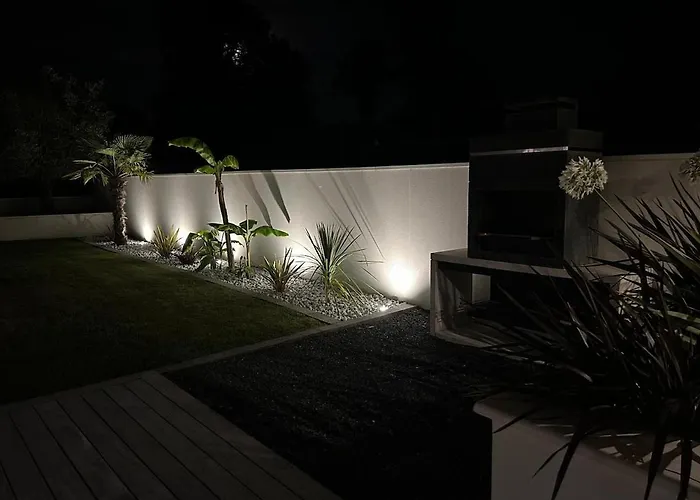 Luxurious Architect-designed With Pool Villa Belin-Beliet