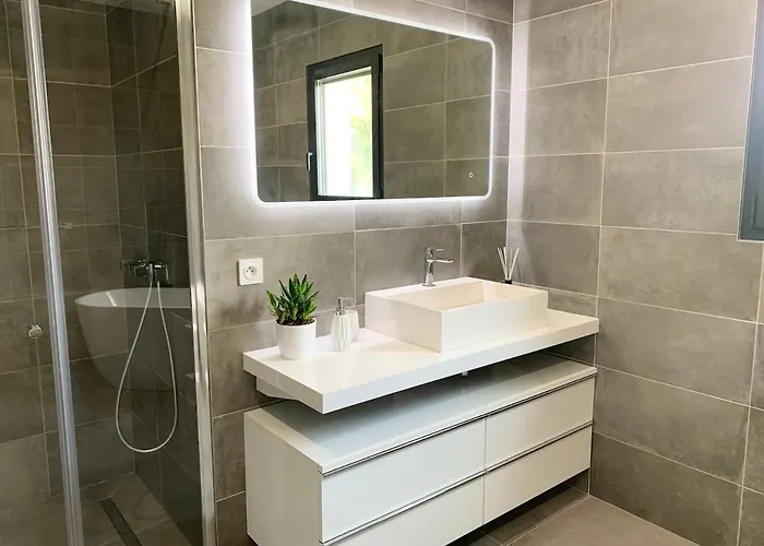 Villa Luxurious Architect-designed With Pool *