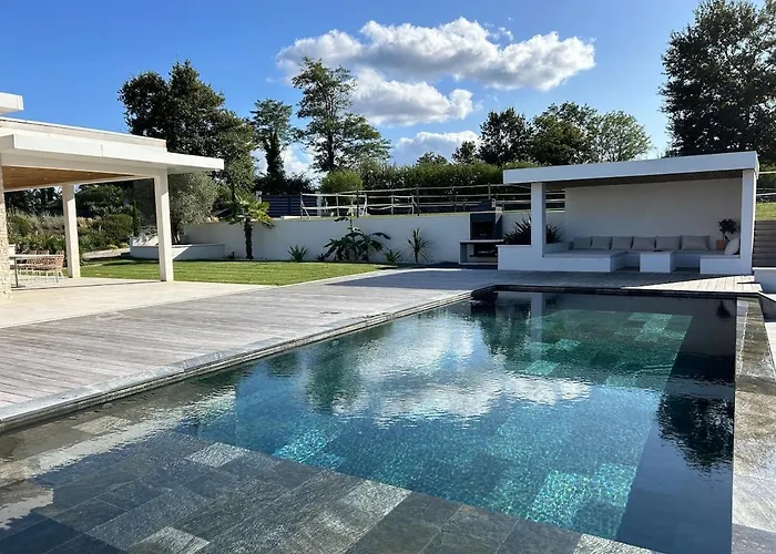 Luxurious Architect-designed With Pool Villa *