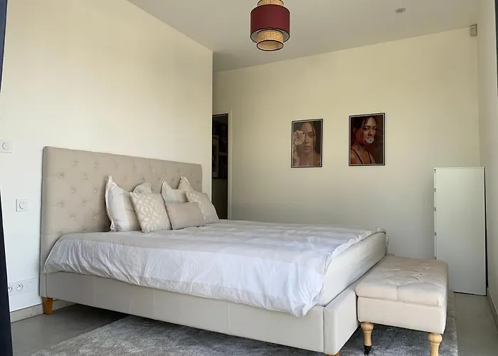 Luxurious Architect-designed With Pool