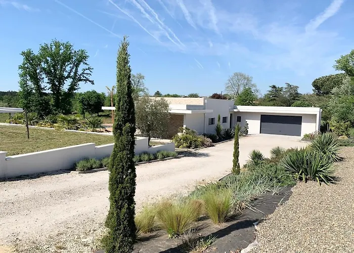 Luxurious Architect-designed With Pool