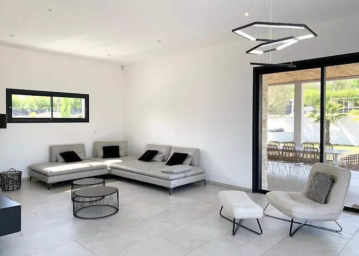 Villa Luxurious Architect-designed With Pool