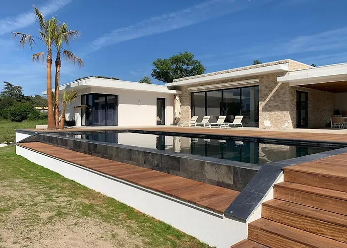 Luxurious Architect-designed With Pool Villa