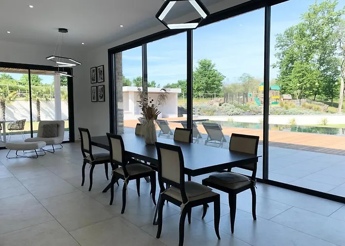 Luxurious Architect-designed With Pool Villa *