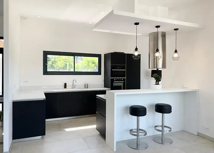 Luxurious Architect-designed With Pool